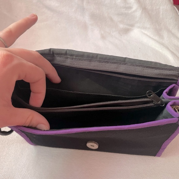 Fabric purse with Embroidery design on front also smaller bag inside - Picture 4 of 6